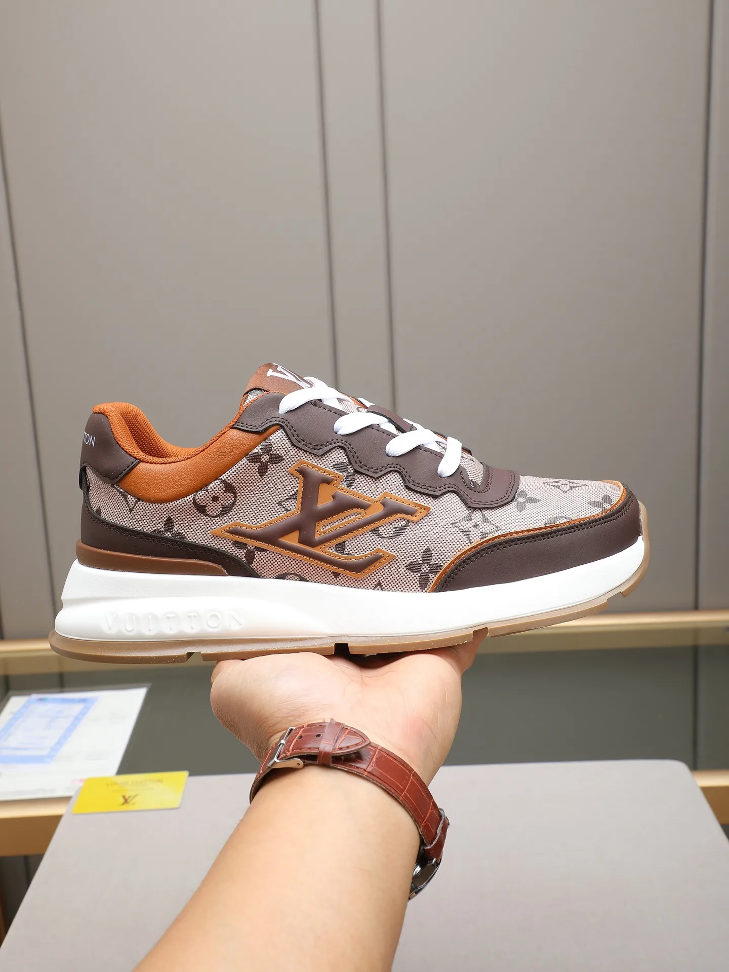 Men's shoes 💰460 Brand: LOUIS VUITTON Louis Vuitton LV Size: 38 39 40 41 42 43 44 (45 customized) Fabric: original cowhide cowhide 🔸Inside of: mesh 🔺Sole: counter foam outsole